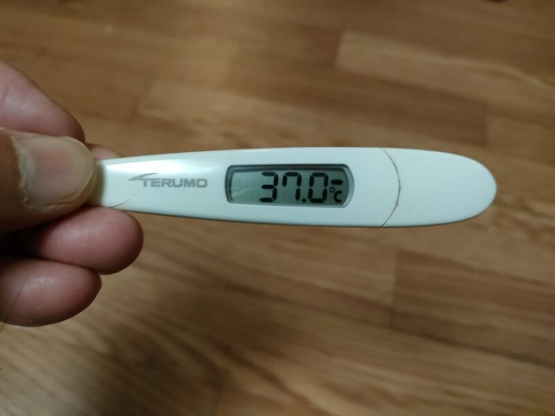 副反応でもあまり熱は上がらず最高でも37.2度、翌日は37度に